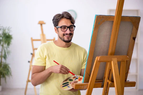 Young Male Painter Enjoying Painting Home — Stock Photo, Image