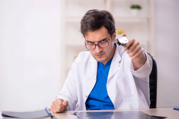 Young Male Doctor Committing Suicide Clinic — Stock Photo, Image