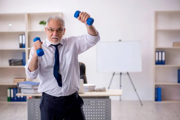 Old Male Employee Doing Sport Exercises Break — Stock Photo, Image