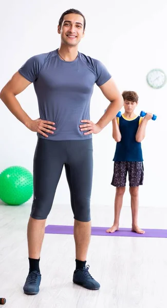 Young Father His Son Doing Exercises — Stock Photo, Image