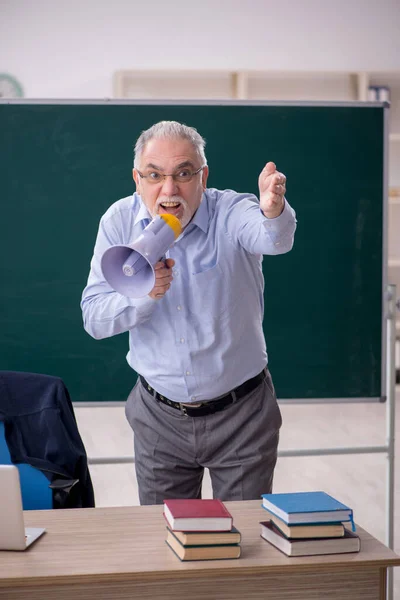 Old Teacher Holding Megaphone Classroom — Stock fotografie