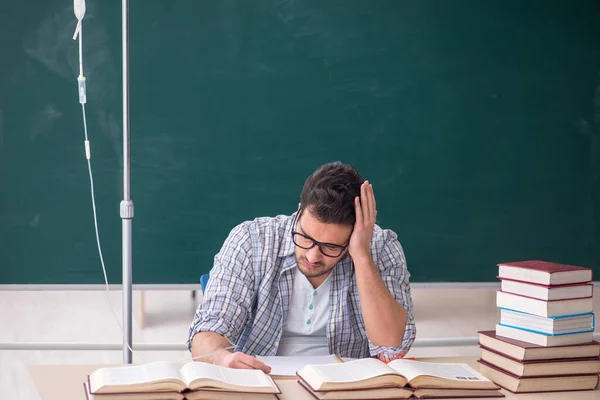 Young Teacher Suffering Classroom — Stock Photo, Image