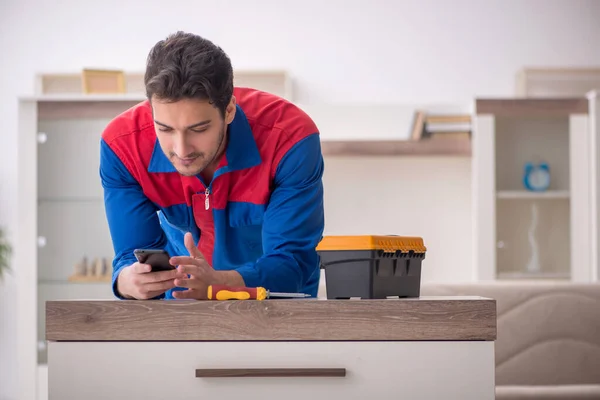 Young Carpenter Working Home — Stock Photo, Image