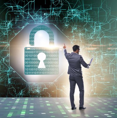 Dijital güvenlik kavramındaki adam düğmeye basıyor.