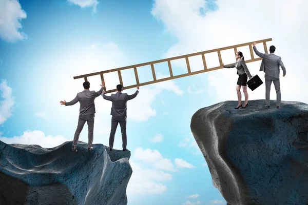 Business People Helping Chasm — Stock Photo, Image