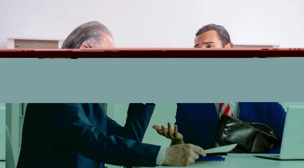 Los Dos Hombres Negocios Discutiendo Negocios Oficina —  Fotos de Stock