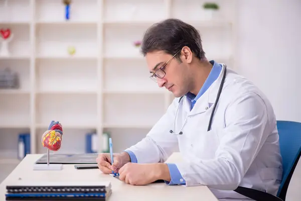 Young Doctor Working Hospital — Stock Photo, Image