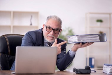 Old boss employee and too much work at workplace