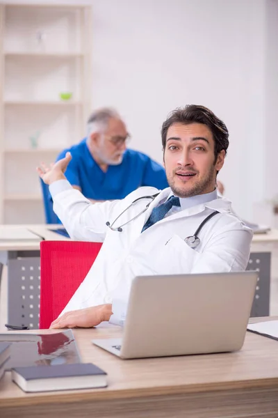 Two Male Doctors Working Hospital — Stockfoto