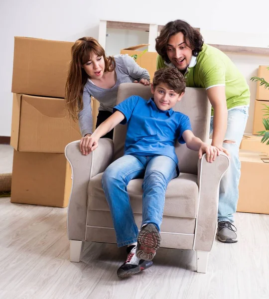 Young Family Moving New Flat — Stock Photo, Image