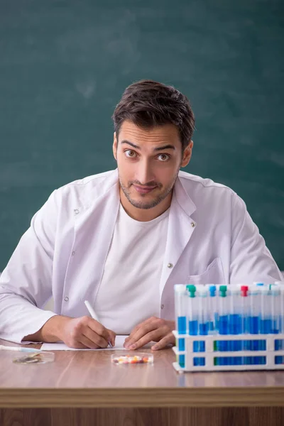 Young Chemist Front Green Board — Stock Photo, Image