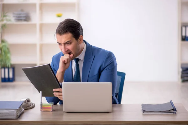 Young Businessman Employee Working Workplace — Stock Photo, Image