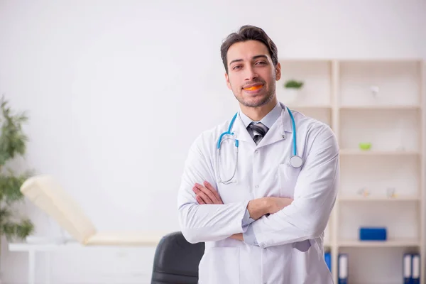 Young Doctor Wearing Mouthguard Clinic — Φωτογραφία Αρχείου