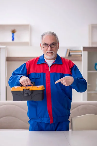Old Carpenter Holding Toolbox Home — Stock Photo, Image
