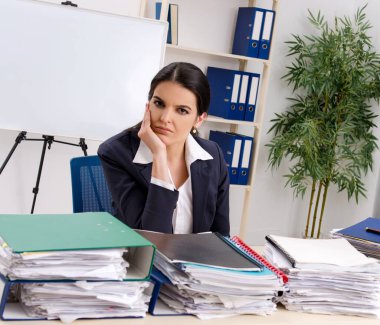 Ofiste çalışan iş kadını.