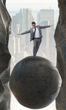 Genç iş adamı iş riski ve belirsizlik konseptinde