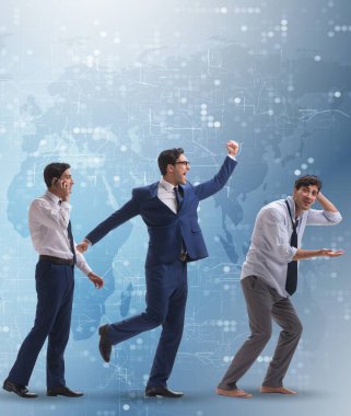 Erkeklerin aşama aşama ilerlediği iş kavramı.