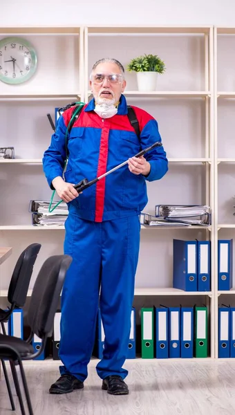 Old Professional Contractor Doing Pest Control Office — Stock Photo, Image