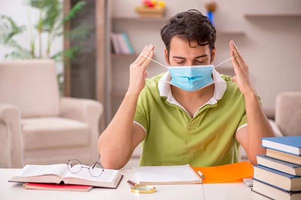 Estudiante Joven Preparándose Para Exámenes Casa Durante Pandemia — Foto de Stock