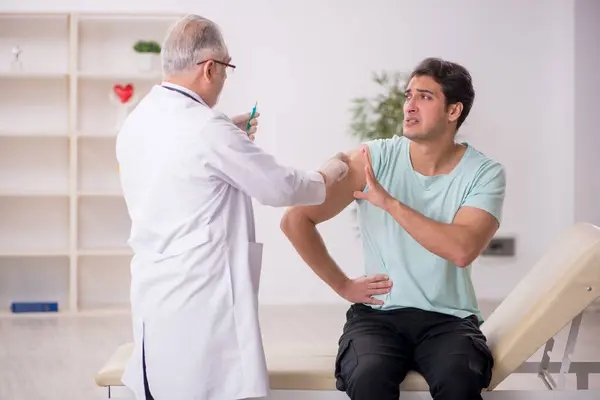 Young Patient Visiting Old Male Doctor Vaccination Concept — Stock Photo, Image