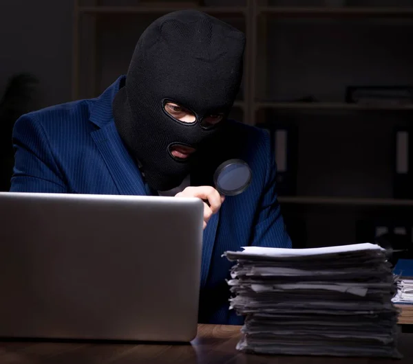 Male Employee Stealing Information Office Night Time — Stock Photo, Image