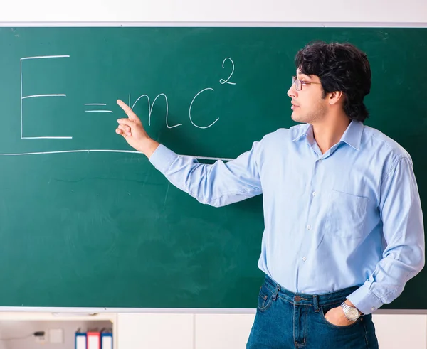 Young Male Physic Standing Front Green Board — Stock Photo, Image