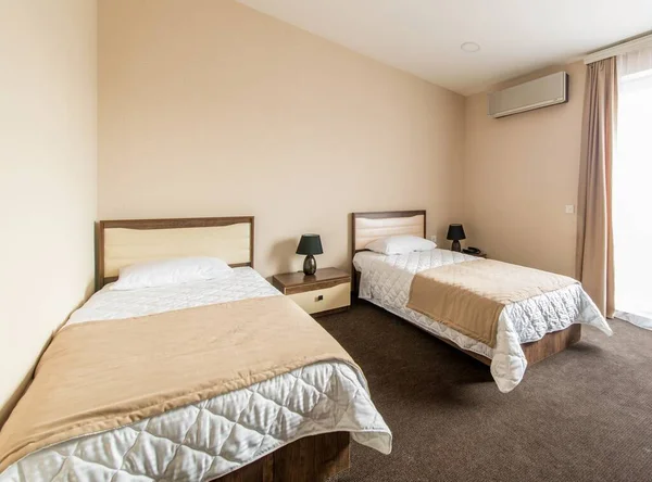 Modern Oteldeki Çift Kişilik Oda — Stok fotoğraf