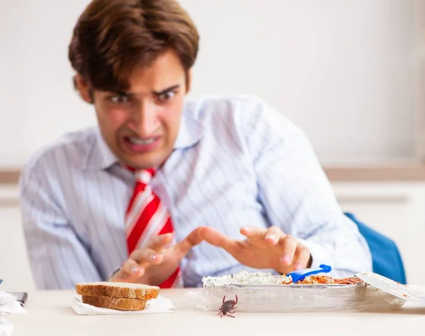 Employee Eating Food Cockroaches Crawling — Stock Photo, Image