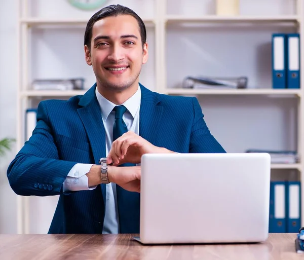 Jeune Homme Affaires Beau Qui Travaille Dans Bureau — Photo