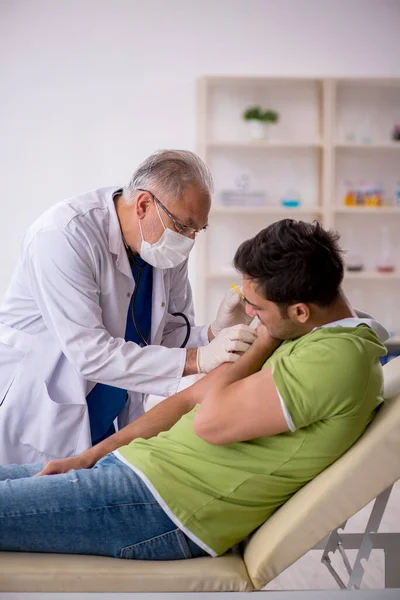 Young Patient Visiting Old Doctor Vaccination Concept — Stock Photo, Image