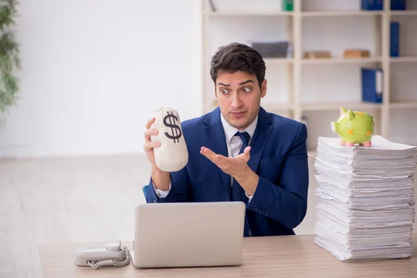 Young Employee Planning Retirement Concept — Stock Photo, Image