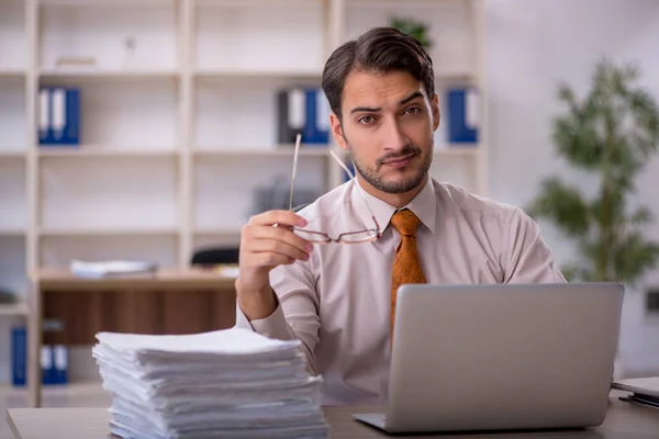 Jeune Homme Affaires Employé Malheureux Avec Travail Excessif — Photo