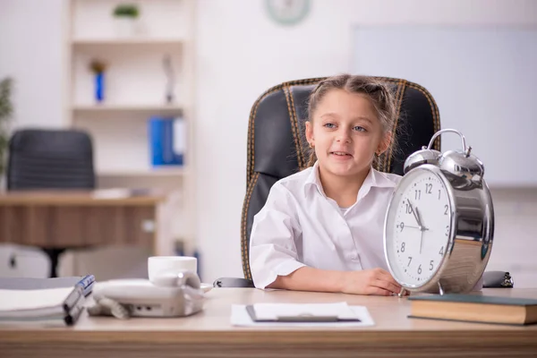 Little Girl Sitting Classroom Time Management Concept — Stock fotografie
