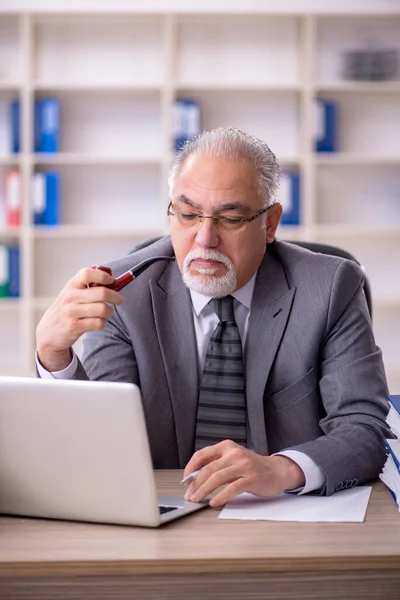 stock image Old businessman employee working in the office