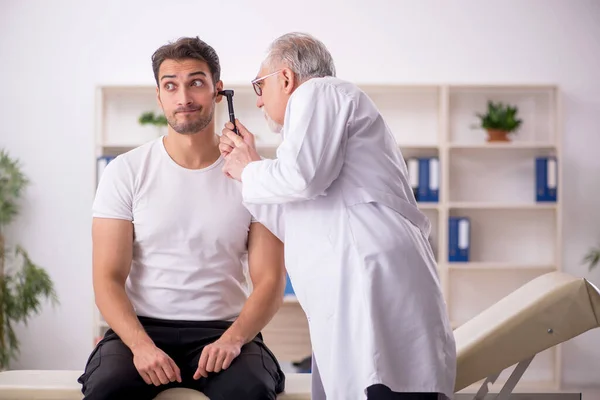 Young Doctor Visiting Old Doctor Otolaryngologist — 스톡 사진