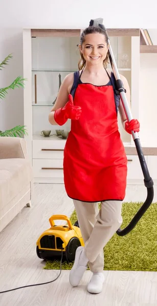 Young Beautiful Woman Cleaning Apartment — Stok fotoğraf