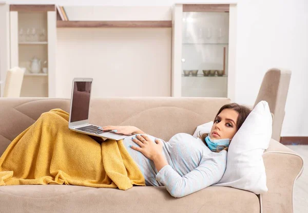 Άρρωστη Έγκυος Γυναίκα Που Υποφέρει Στο Σπίτι — Φωτογραφία Αρχείου