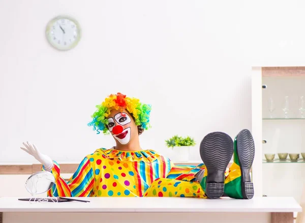 Clown Masculin Prépare Parfumerie Maison — Photo