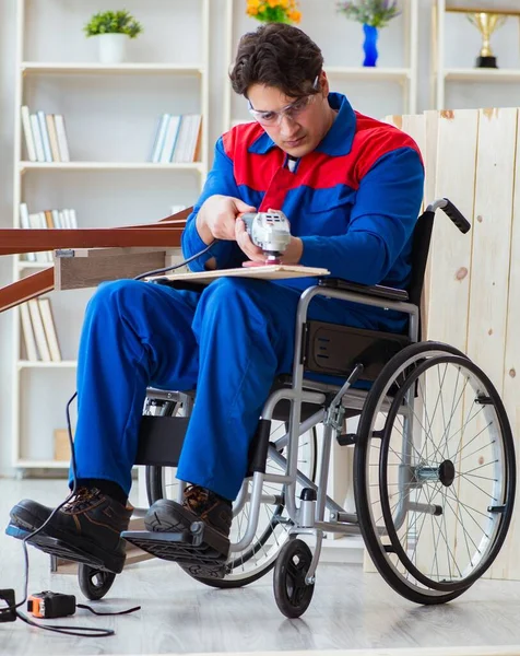 Falegname Disabile Che Lavora Con Attrezzi Officina — Foto Stock