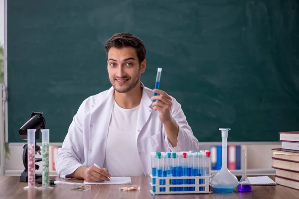 Young Chemist Front Green Board — Stock Photo, Image