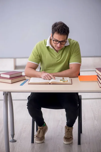 Young Student Sitting Classroom — Stock Photo, Image