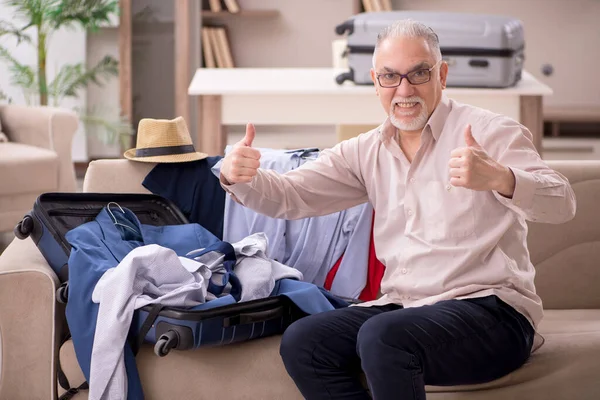 Aged Man Preparing Trip Home — Photo