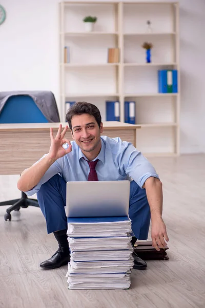 Young Employee Unhappy Excessive Work Workplace — Foto Stock