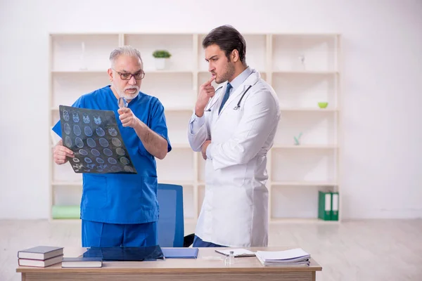 Two Doctors Radiologists Working Hospital — Photo