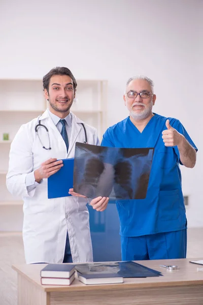 Two Doctors Radiologists Working Hospital — Photo