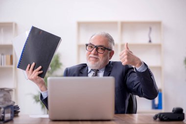 Old boss employee and too much work at workplace