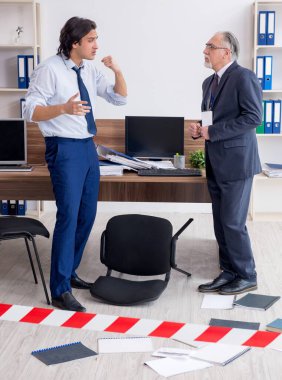 Adli tabip ofisteki hırsızlığı araştırıyor.