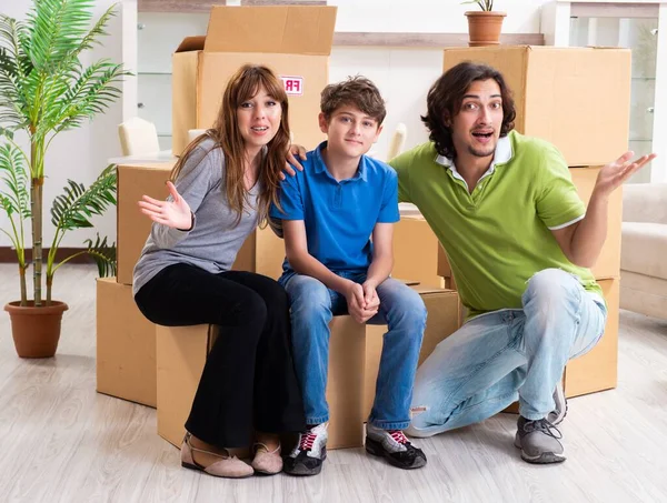 Young Family Moving New Flat — Stock Photo, Image