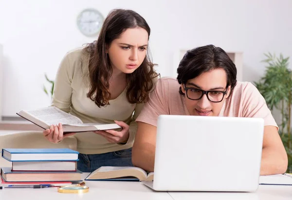 Students Preparing Exam Together Home — Stock Photo, Image