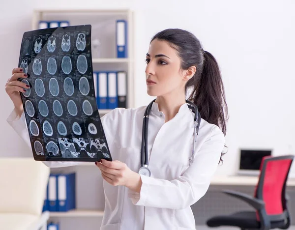Young Female Doctor Radiologist Working Clinic — Foto Stock